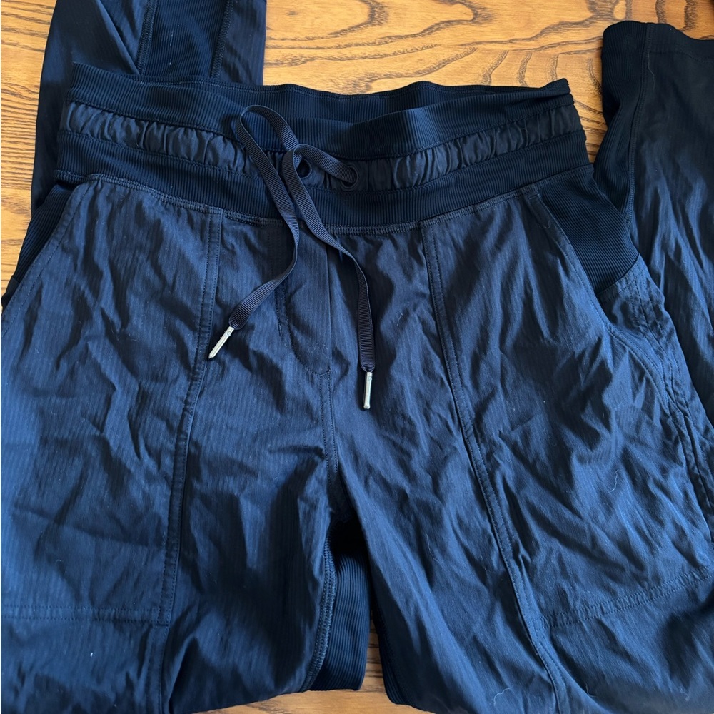Lululemon dance studio crop size 4